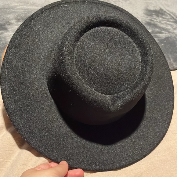 Three fall style hats brand new with out tags - Picture 3 of 8